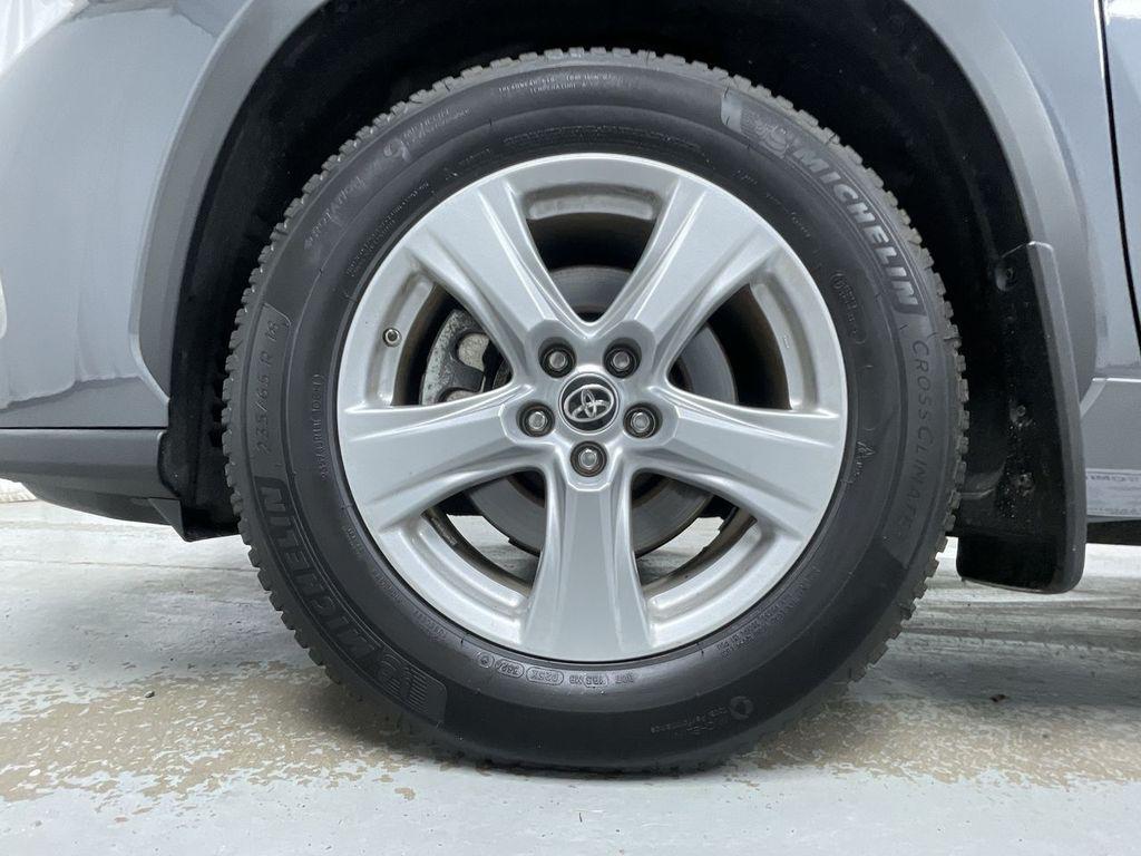 used 2021 Toyota Highlander car, priced at $31,900