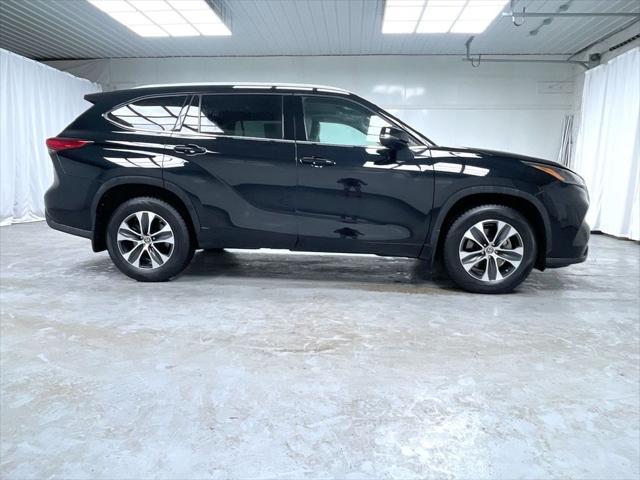 used 2022 Toyota Highlander car, priced at $38,995