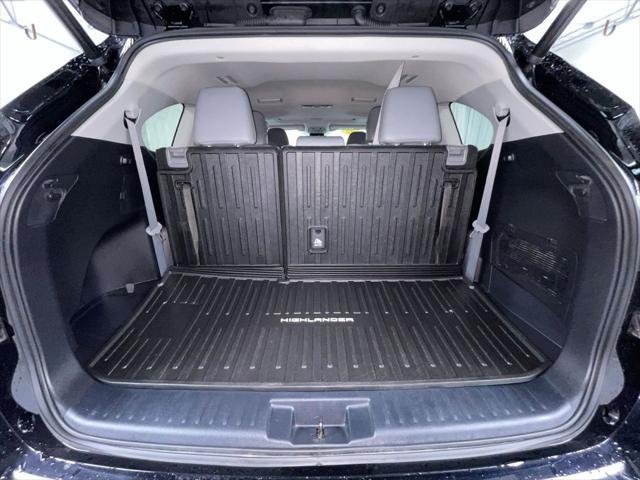 used 2022 Toyota Highlander car, priced at $38,995