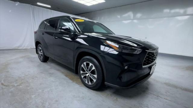 used 2022 Toyota Highlander car, priced at $38,995