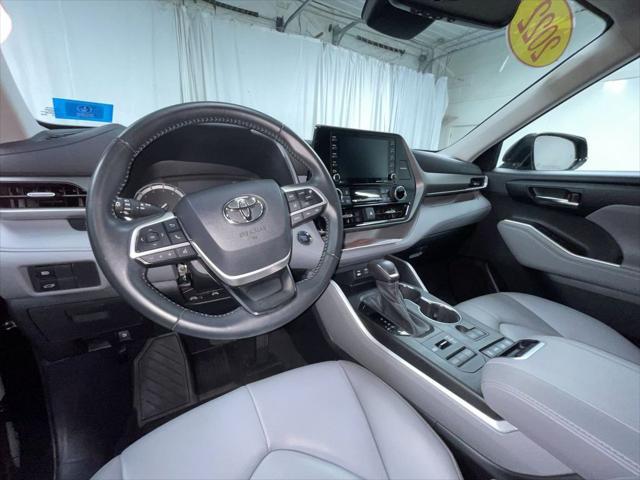 used 2022 Toyota Highlander car, priced at $38,995