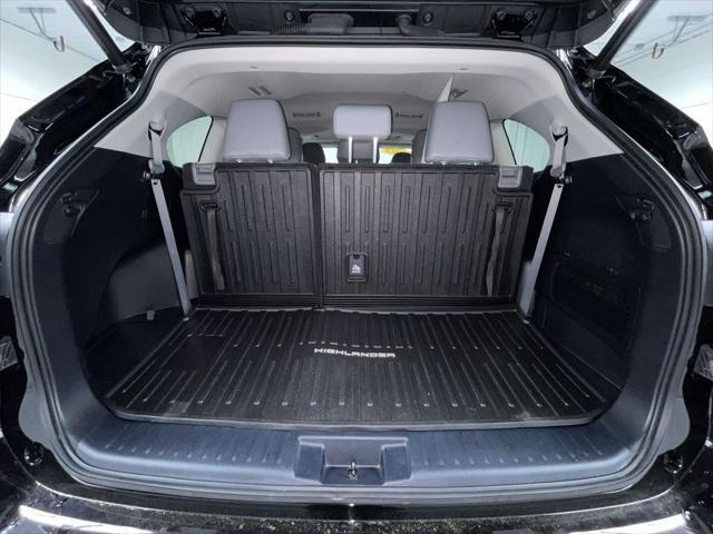 used 2022 Toyota Highlander car, priced at $37,995