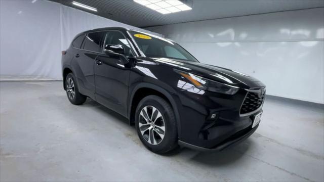 used 2022 Toyota Highlander car, priced at $37,995