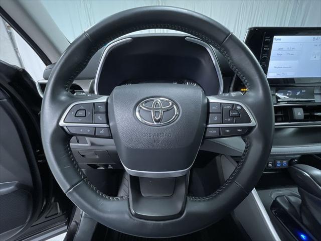 used 2022 Toyota Highlander car, priced at $37,995