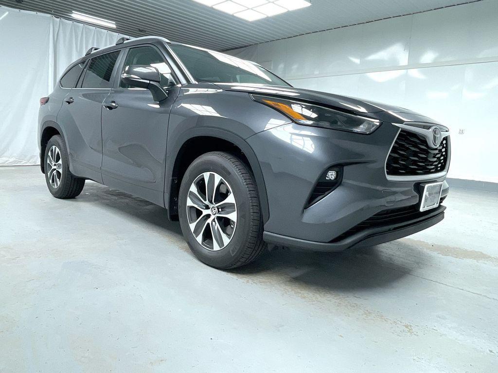 new 2025 Toyota Highlander car, priced at $47,378