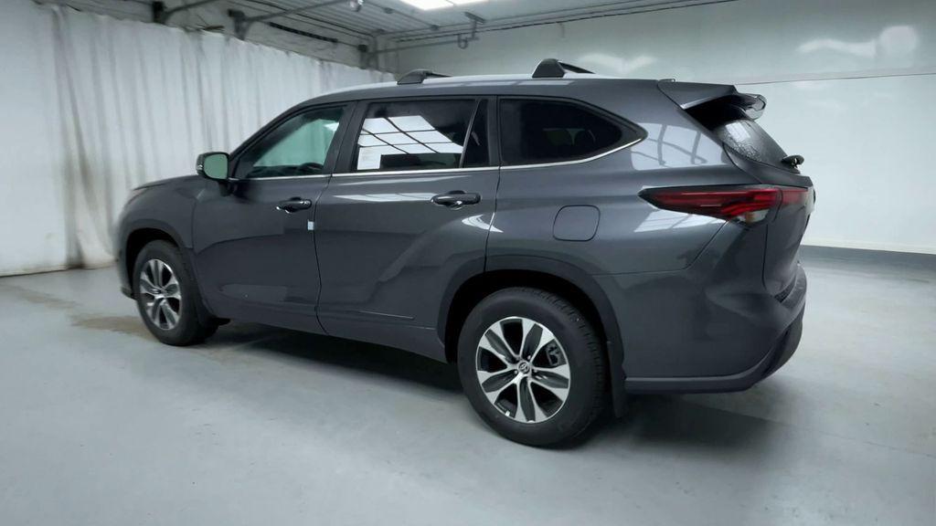 new 2025 Toyota Highlander car, priced at $47,378