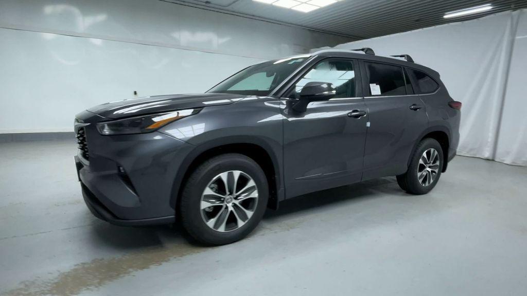 new 2025 Toyota Highlander car, priced at $47,378