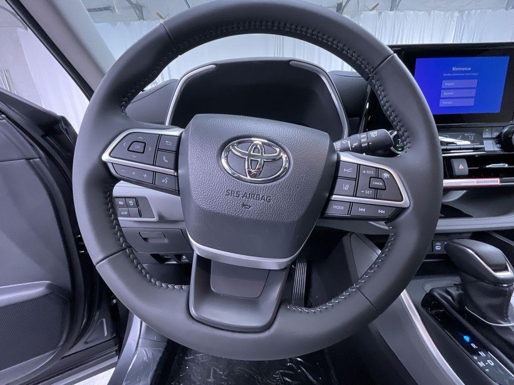 new 2025 Toyota Highlander car, priced at $47,378