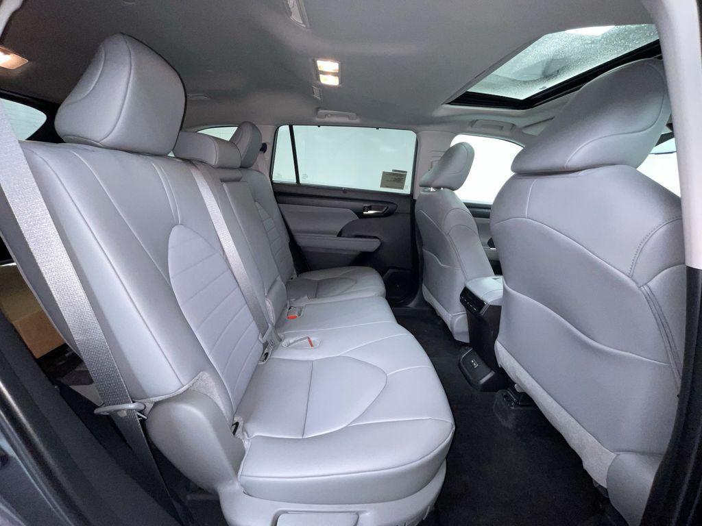 new 2025 Toyota Highlander car, priced at $47,378