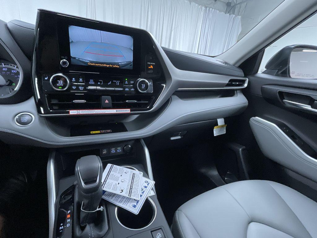new 2025 Toyota Highlander car, priced at $47,378
