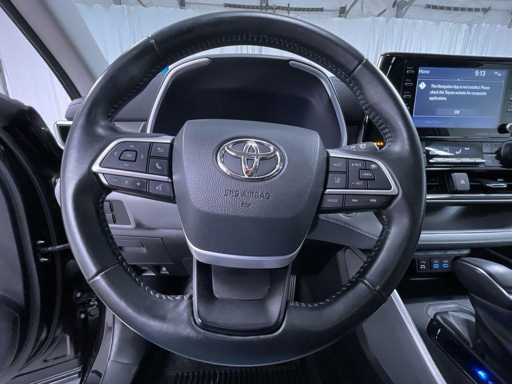 used 2022 Toyota Highlander car, priced at $34,900