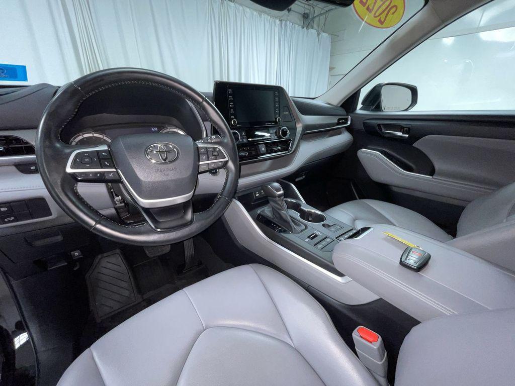 used 2022 Toyota Highlander car, priced at $34,900