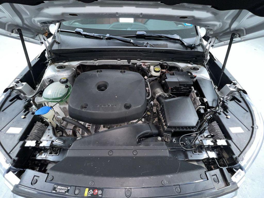 used 2019 Volvo XC40 car, priced at $21,995