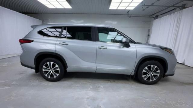 used 2023 Toyota Highlander car, priced at $40,995