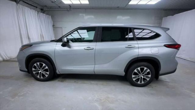 used 2023 Toyota Highlander car, priced at $40,995