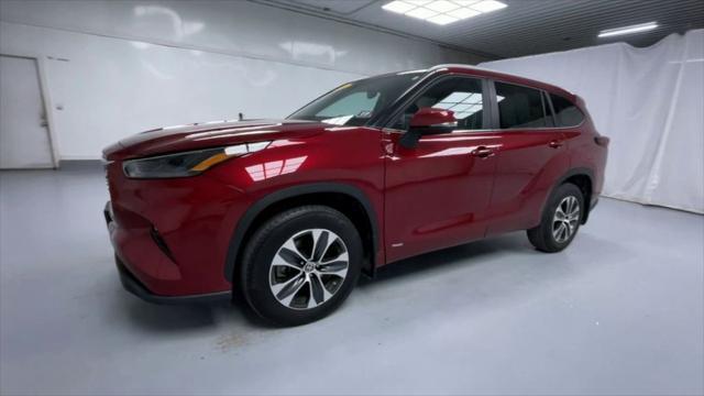 used 2024 Toyota Highlander Hybrid car, priced at $48,995