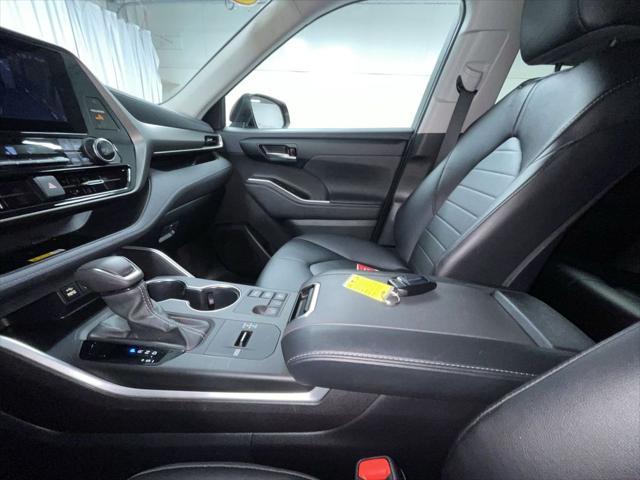 used 2024 Toyota Highlander Hybrid car, priced at $48,995