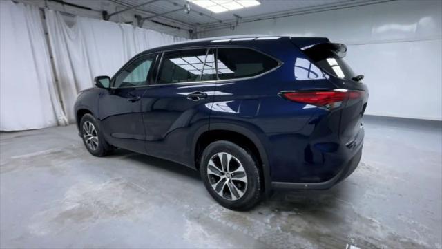 used 2022 Toyota Highlander car, priced at $37,995