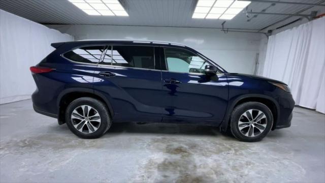 used 2022 Toyota Highlander car, priced at $37,995