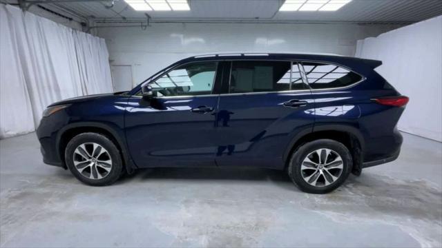 used 2022 Toyota Highlander car, priced at $37,995