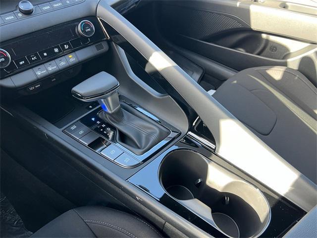 new 2025 Hyundai Elantra car, priced at $26,913