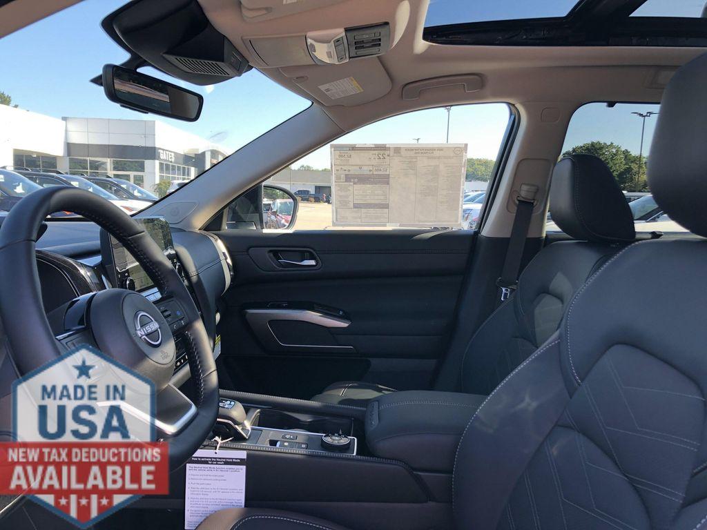 new 2025 Nissan Pathfinder car, priced at $44,422