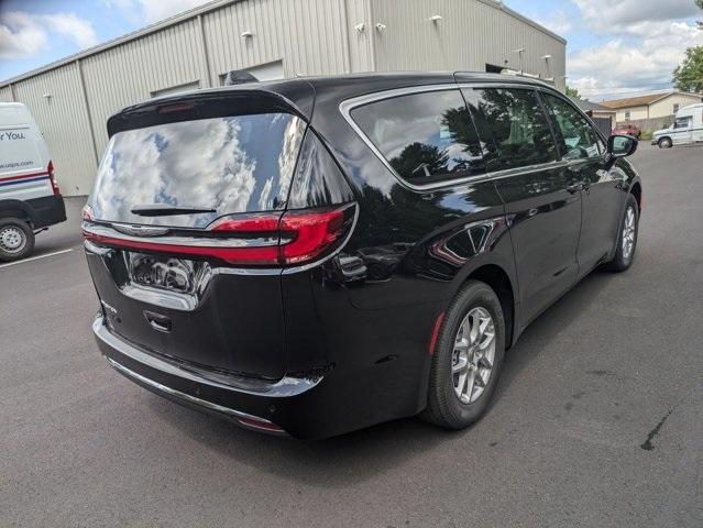 new 2024 Chrysler Pacifica car, priced at $37,995