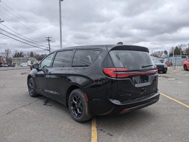 new 2023 Chrysler Pacifica Hybrid car, priced at $45,995