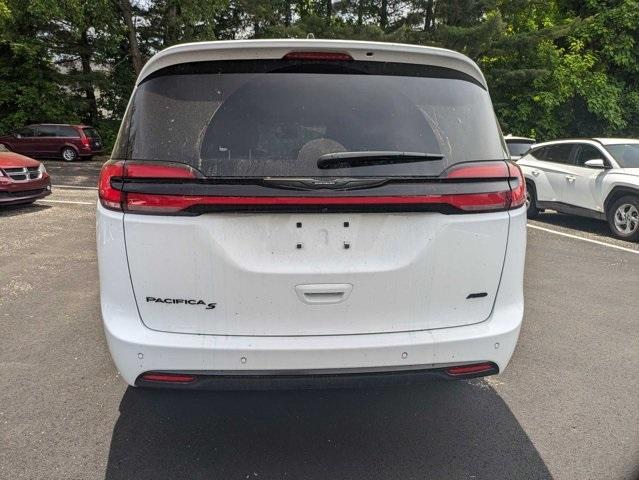 new 2024 Chrysler Pacifica car, priced at $50,090