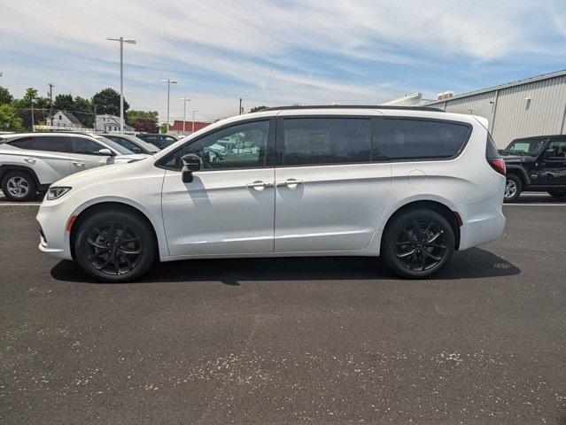 new 2024 Chrysler Pacifica car, priced at $50,090