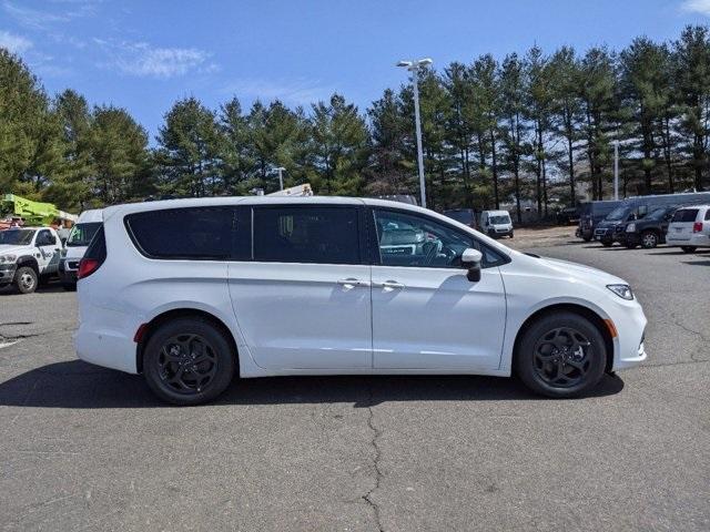 new 2023 Chrysler Pacifica Hybrid car, priced at $45,995