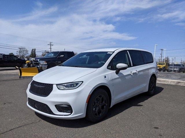 new 2023 Chrysler Pacifica Hybrid car, priced at $45,995