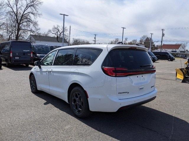 new 2023 Chrysler Pacifica Hybrid car, priced at $45,995