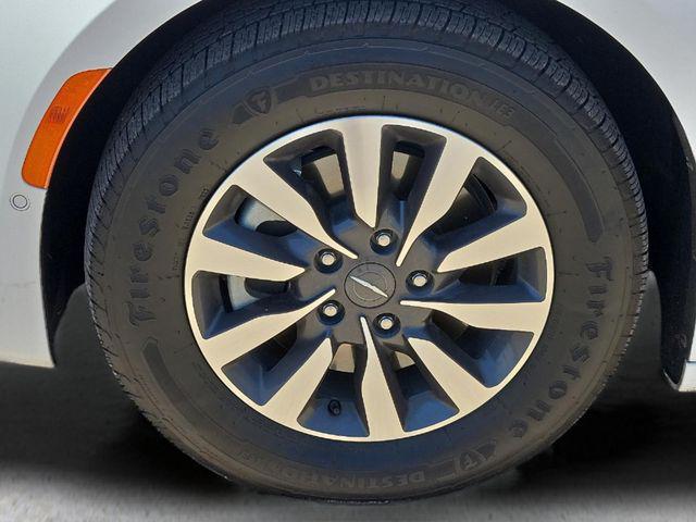 used 2021 Chrysler Pacifica Hybrid car, priced at $23,900