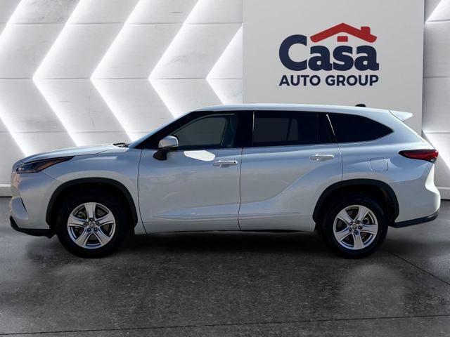 used 2022 Toyota Highlander car, priced at $27,900