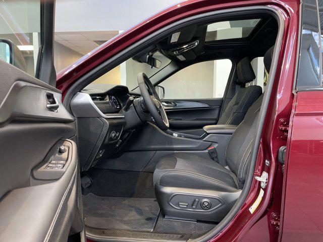 new 2025 Jeep Grand Cherokee car, priced at $37,103