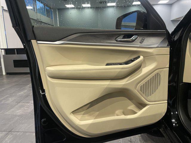new 2025 Jeep Grand Cherokee car, priced at $44,970