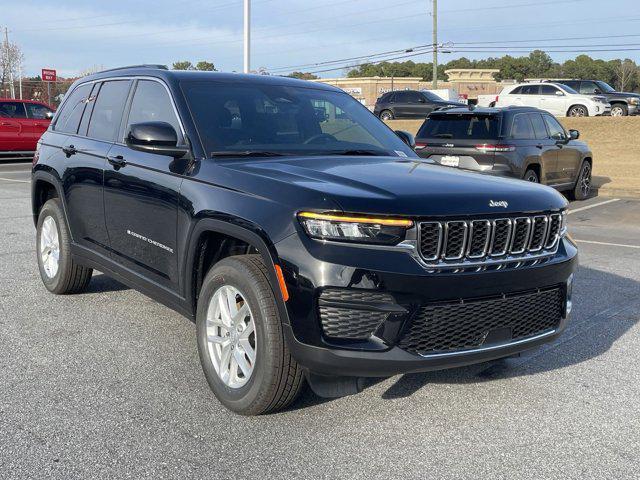 new 2025 Jeep Grand Cherokee car, priced at $37,175