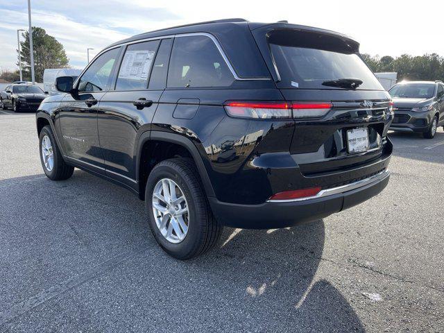 new 2025 Jeep Grand Cherokee car, priced at $37,175