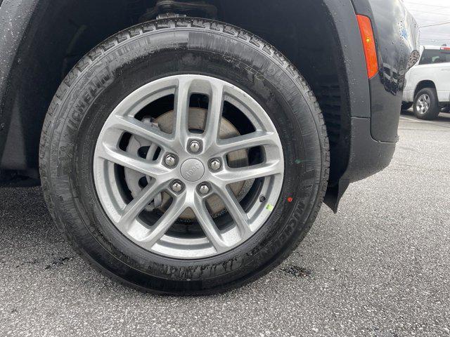 new 2025 Jeep Grand Cherokee car, priced at $38,970