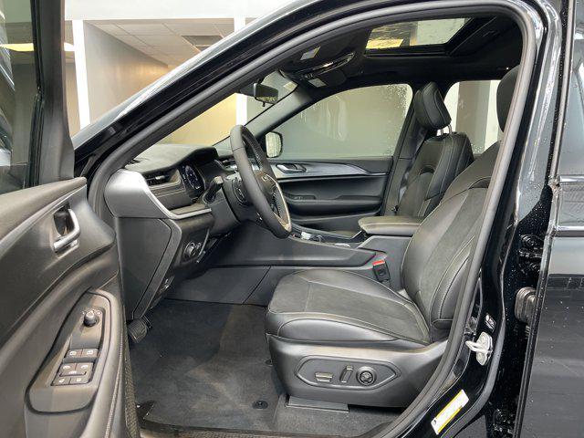 new 2025 Jeep Grand Cherokee car, priced at $40,175