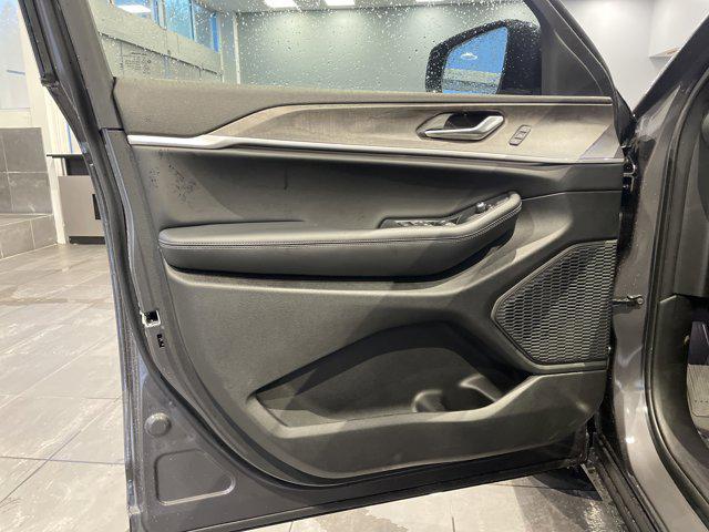 new 2025 Jeep Grand Cherokee car, priced at $41,485