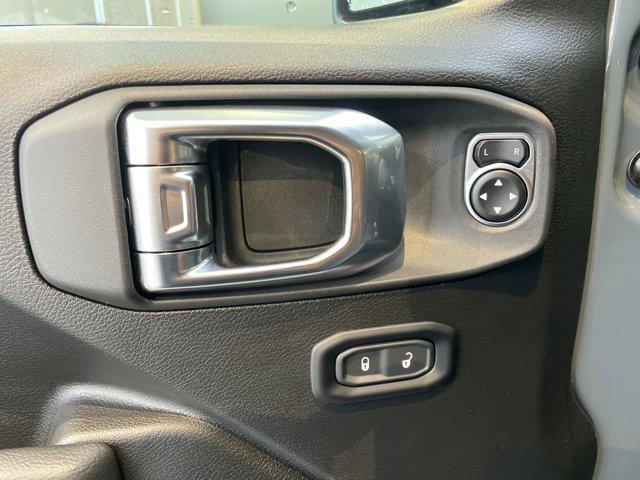 new 2025 Jeep Gladiator car, priced at $43,180