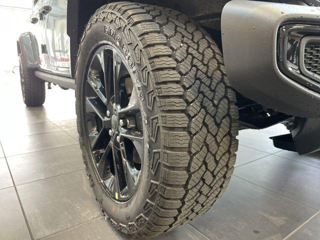 new 2025 Jeep Gladiator car, priced at $43,180