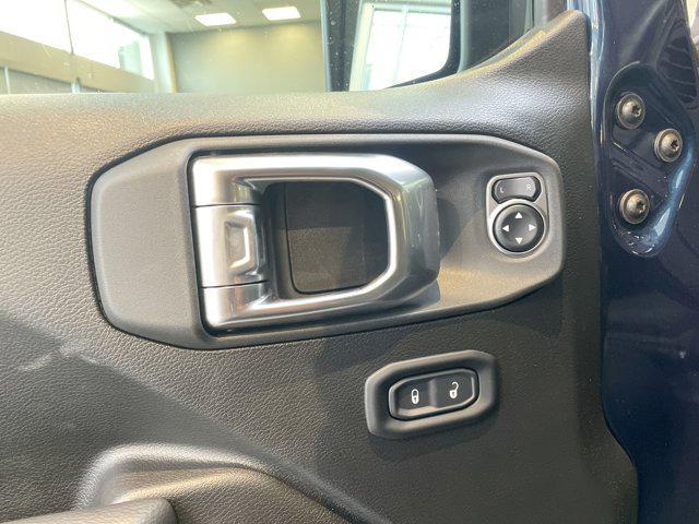 new 2025 Jeep Gladiator car, priced at $42,980