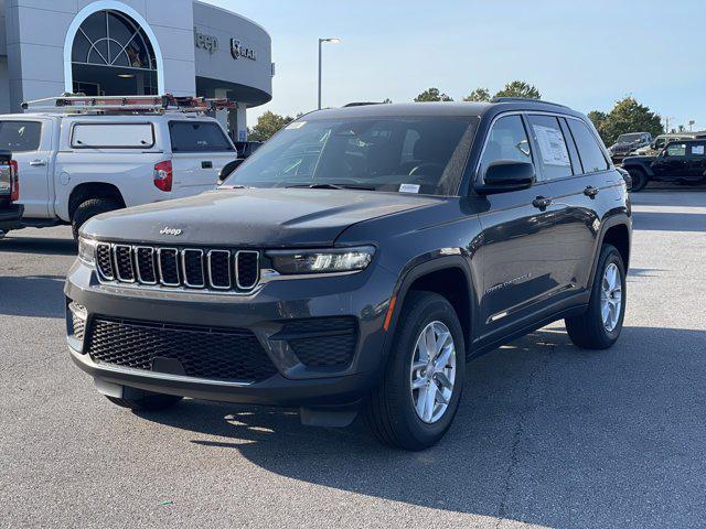 new 2025 Jeep Grand Cherokee car, priced at $38,175