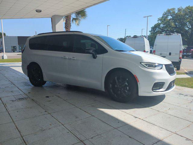 new 2024 Chrysler Pacifica car, priced at $46,415