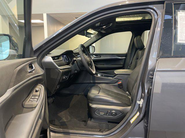 new 2025 Jeep Grand Cherokee car, priced at $51,160