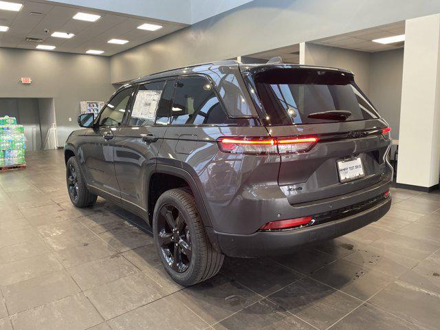 new 2025 Jeep Grand Cherokee car, priced at $51,160