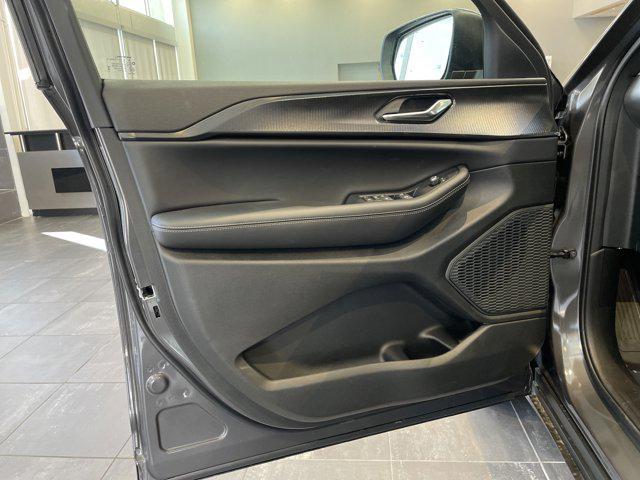 new 2025 Jeep Grand Cherokee car, priced at $42,170